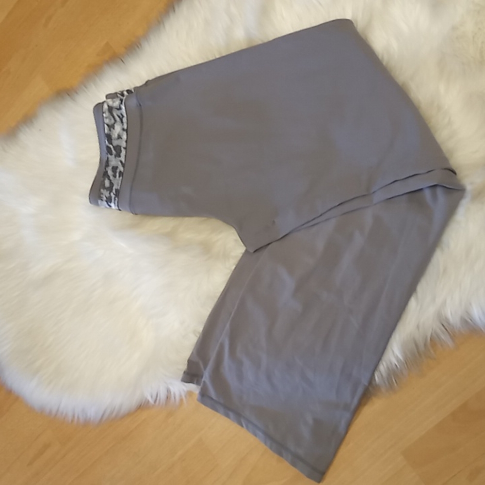 Threads Flare Leg Leggings - Picture 6 of 8